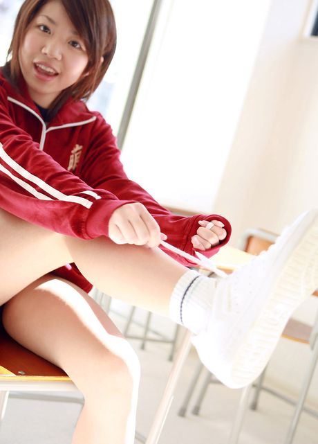 Sexy Asian teen Rie Teduka demonstrates her perfect booty and spreads her pussy