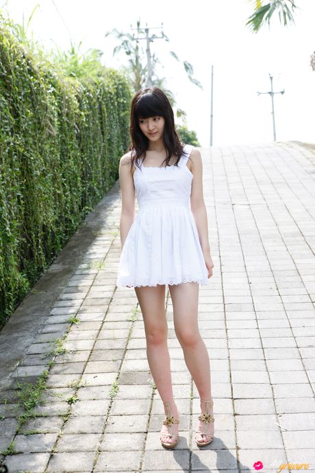 Asian covergirl Airi Suzuki gets naked on a bed before masturbating