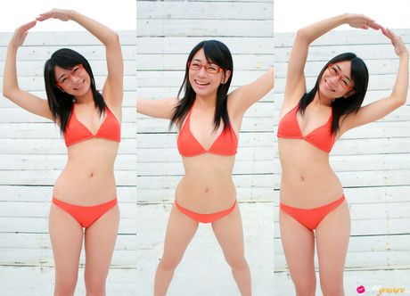 亞洲女孩 Ami Tokito 戴眼鏡裸體