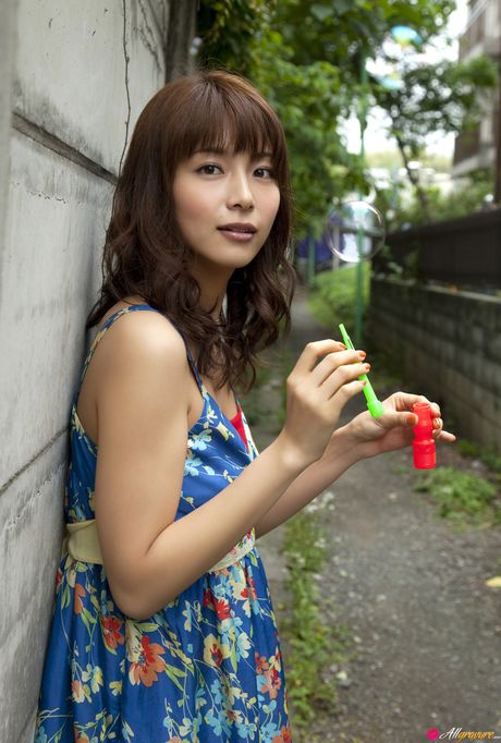 相武紗季はスリムな体と大きなお尻を持つ日本の美女です