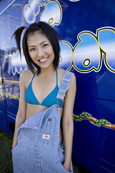 Hot Asian teen Sae Miyazawa strips and shows her big booty outdoors