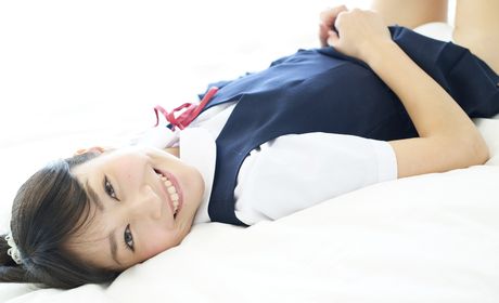 女子高生シズカ・カウアマラがソロでおっぱいとオマンコを披露