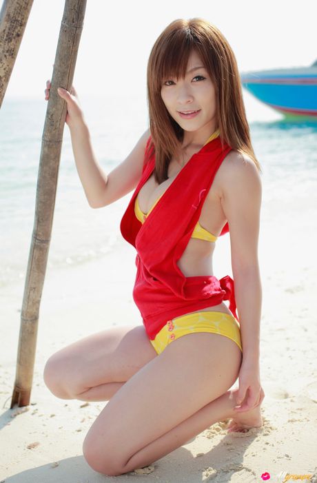 Brown-eyed Japanese beauty Kaho Kasumi is posing in her bikini