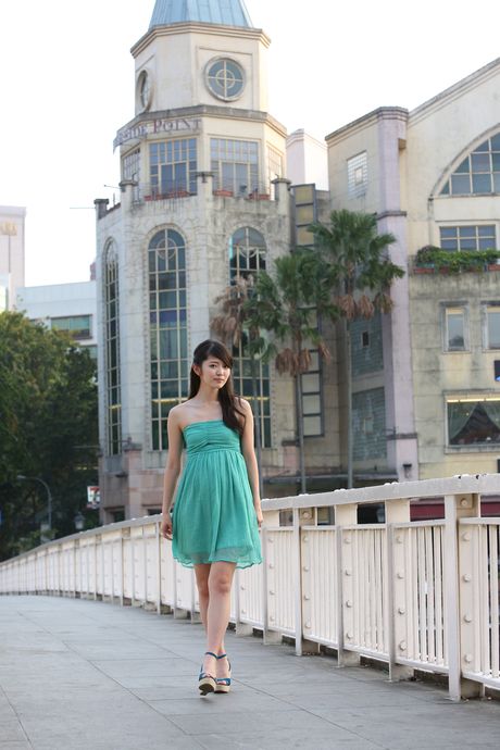 Asian teen Airi Suzuki shows her teeny tits and stands revealed in the nude outdoors