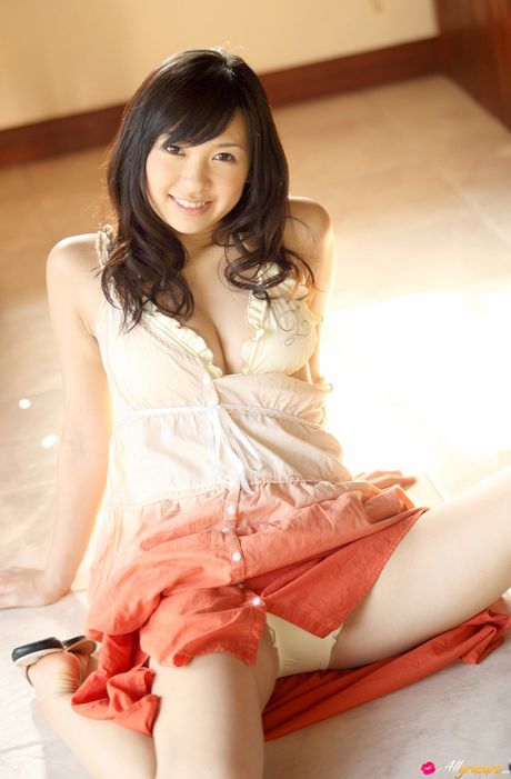 Asian teen Nana Ogura presents her nice tits and poses in her sexy lingerie