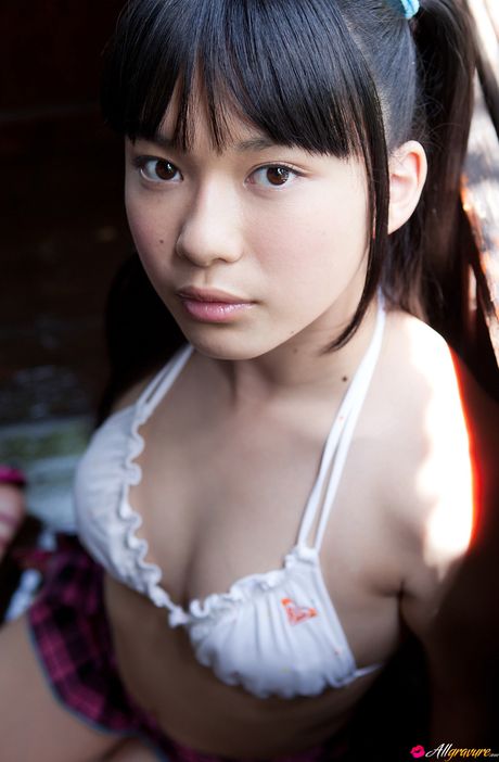 Asian babe Tomoe Yamanaka exhibits her nice tits and poses in a solo