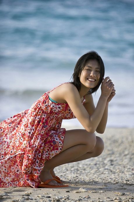 Den asiatiske skønhed Sae Miyazawa tager sit lingeri af og fanger sit himmelklædte udseende