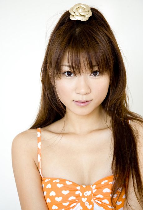 素敵なアジアのティーン深澤ゆうきが服を脱いで彼女の熱い体を披露