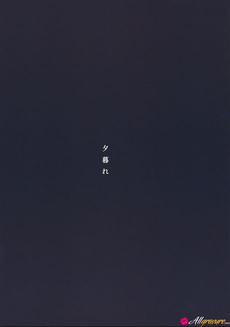 茶色の瞳の日本の美女、長澤まさみがソロでボディを披露