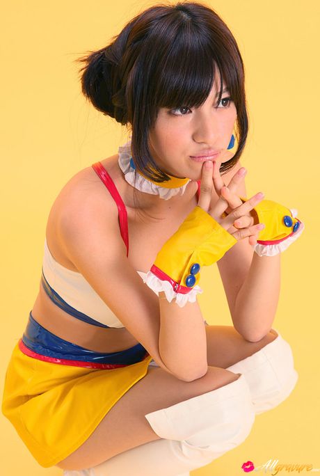 アジアのティーン、水野真奈がソロ活動中に坊主頭を披露