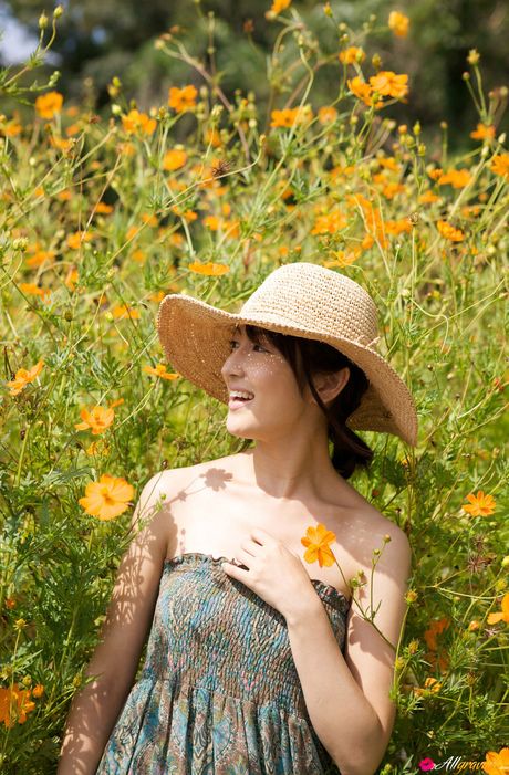 Asian girl Nao Utahara gets naked in a field of flowers