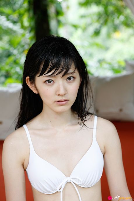 Asian doll Airi Suzuki removes her bikini before taking a bath