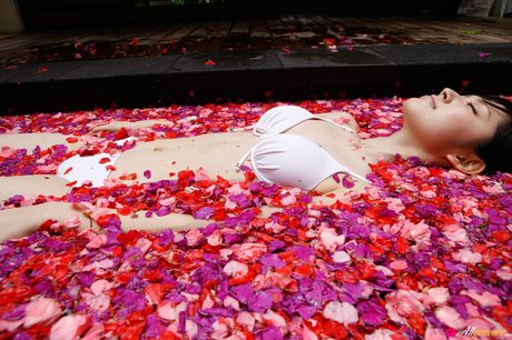 Asian doll Airi Suzuki removes her bikini before taking a bath