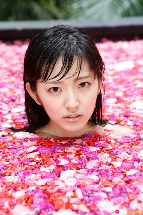 Asian doll Airi Suzuki removes her bikini before taking a bath