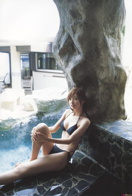 亞洲娃娃 Mariko Shinoda 以性感的方式赤裸裸