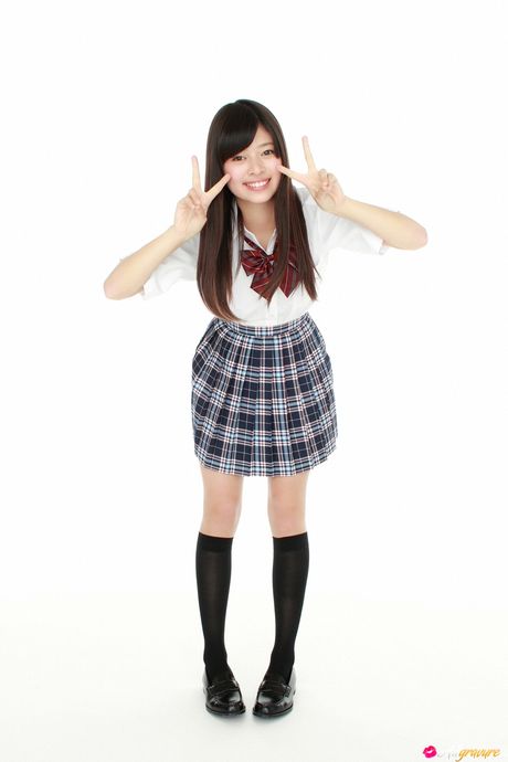 櫻井繪裡奈 (Erena Sakurai) 是一位喜歡炫耀自己身材的日本辣妹