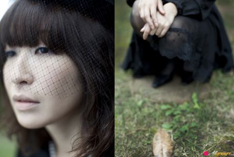 アジアの美女、小野真弓がストッキングを脱いでセクシーな体を披露