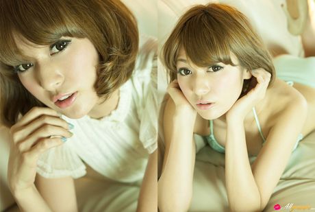 Asiatisk babe Miyazawa Masaaki viser sine enorme bryster frem og poserer solo