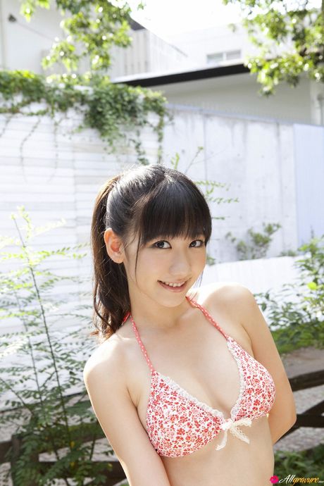 Bikini model Yuki Kashiwagi reveals her perfect ass in the garden