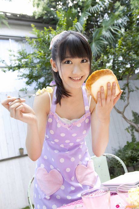 Bikini model Yuki Kashiwagi reveals her perfect ass in the garden