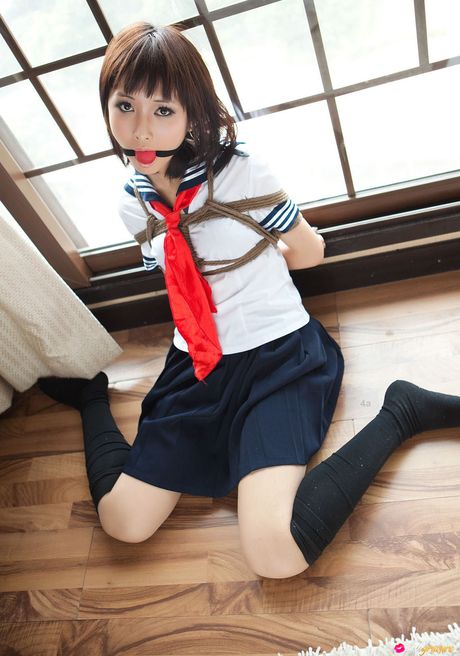 女學生 Dimdim 被老師綁起來並堵住嘴