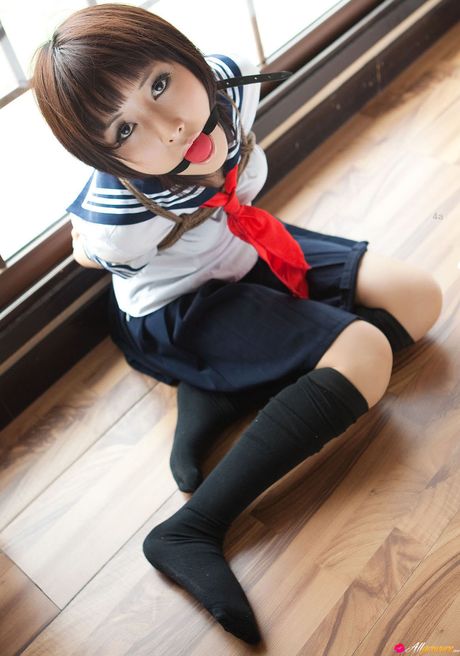 女學生 Dimdim 被老師綁起來並堵住嘴