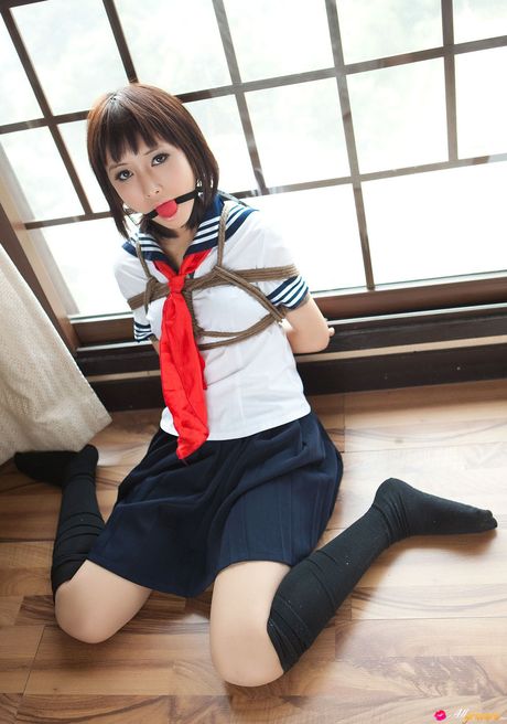 女學生 Dimdim 被老師綁起來並堵住嘴