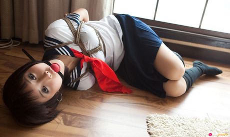 女學生 Dimdim 被老師綁起來並堵住嘴