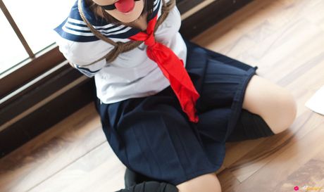 女學生 Dimdim 被老師綁起來並堵住嘴