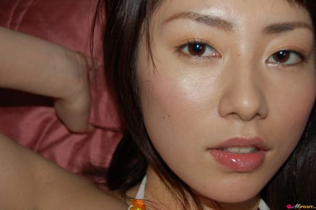 Momoko Tani er en japansk teenager, der elsker at vise sin krop frem