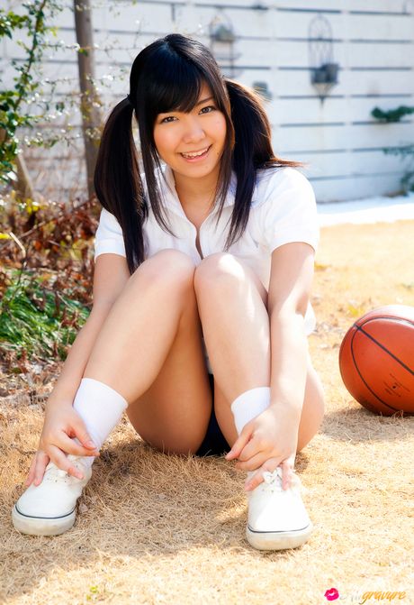 Ayana Tanigaki is a Japanese babe who loves to show off her body