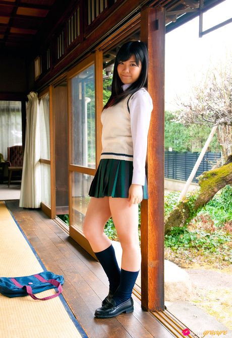 Ayana Tanigaki is a Japanese babe who loves to show off her body