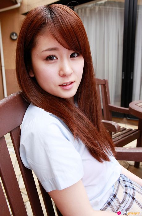 Hot Asian teen Shiori Asana displays her hot body in a school uniform