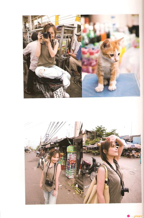 Asiatisk pige Natsumi Abe tager sin bikini af og afslører sin komplette nøgenhed i poolen