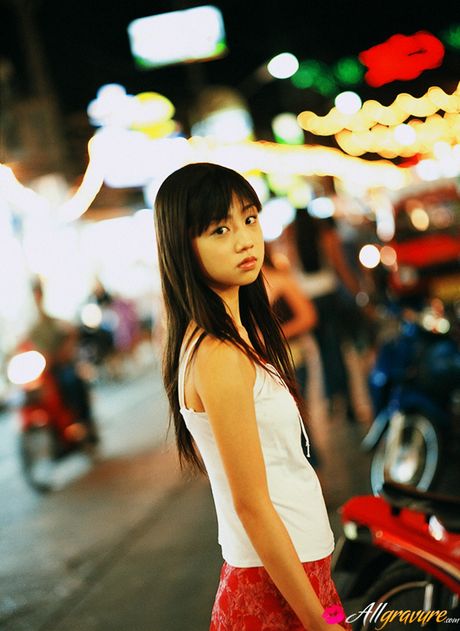 Brunette Yuko Ogura is a hot teen who loves to show off her body