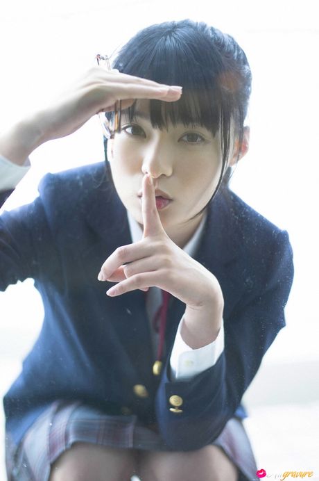 素晴らしいアジア人星名美津紀が大きなメロンとトリミングされたオマンコを公開