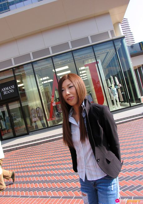 Brown-eyed Japanese beauty Seira Misaki strips off her clothes and poses