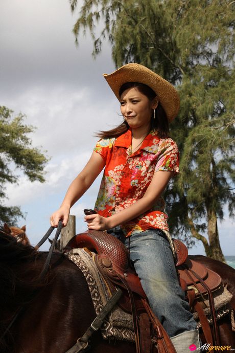 Asian teen Rika Ishikawa gets naked in a cowboy hat and boots