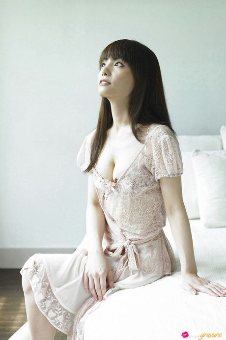 Asian teen Yuki Morisaki slips off her dress before getting naked in a bedroom