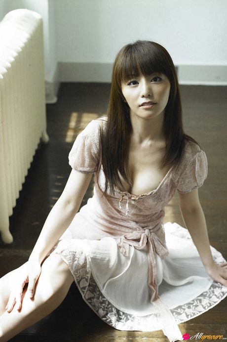 Asian teen Yuki Morisaki slips off her dress before getting naked in a bedroom