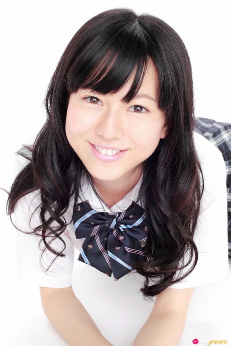 驚艷日本女孩千葉夏美赤身裸體，穿著及膝襪，露出陰部