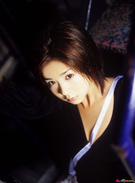 Asian girl Aki Hoshino gets naked on a kitchen counter