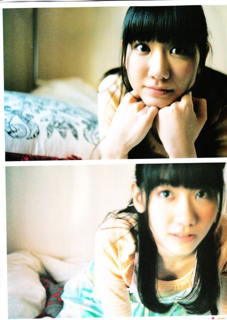 亞洲美女柏木由希 (Yuki Kashiwagi) 展示她巨大的乳房，並在獨奏中捕捉她身著天空服裝的外表