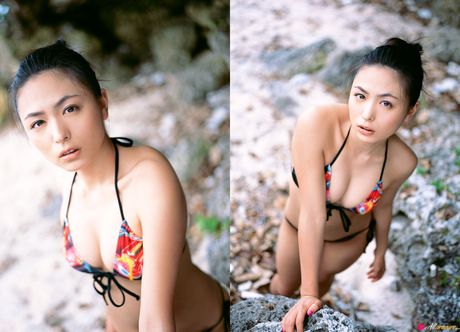 美麗的亞洲寶貝 Yukie Kawamura 展示了她令人驚嘆的乳房和修剪過的陰部