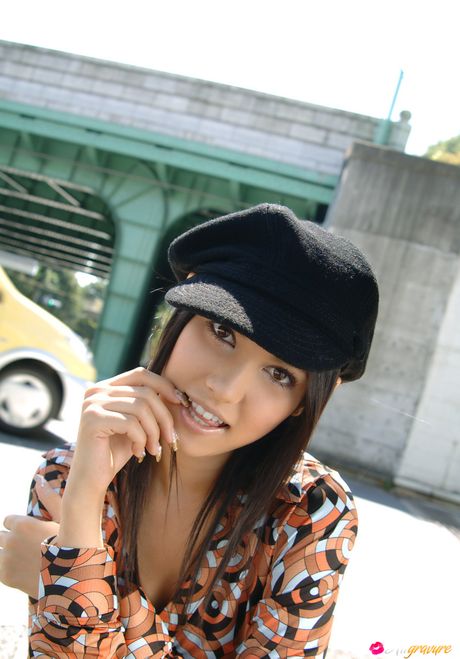 Asian teen Maria Ozawa gets totally naked on a balcony