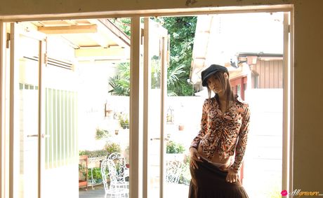 Asian teen Maria Ozawa gets totally naked on a balcony