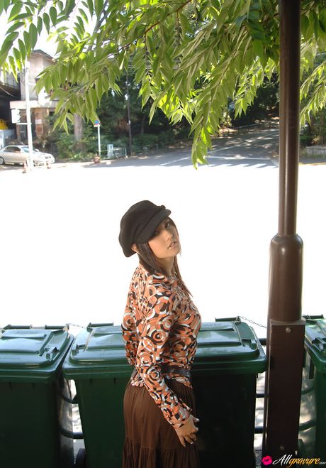 Asian teen Maria Ozawa gets totally naked on a balcony