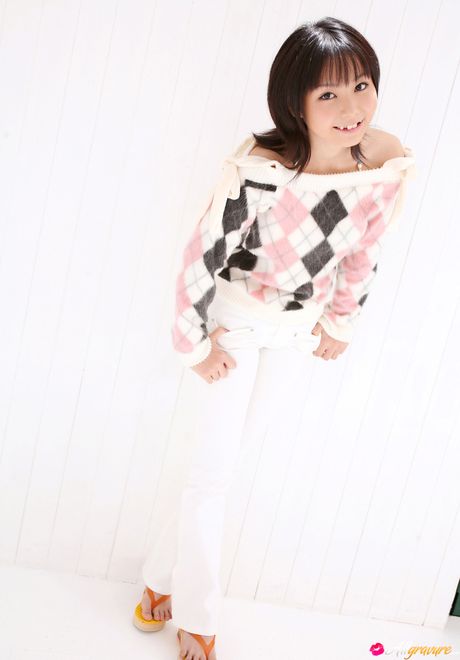 Asian stunner Nene Kamiya sports a closeup of her pussy in a Japanese kimono