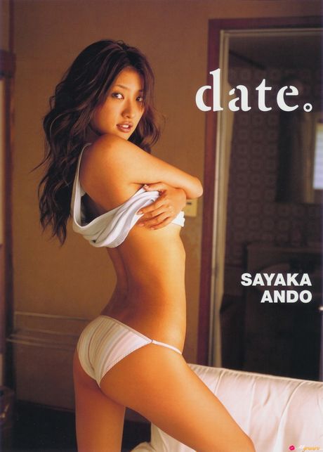 アジアの美女安藤さやかが岩場で裸になる