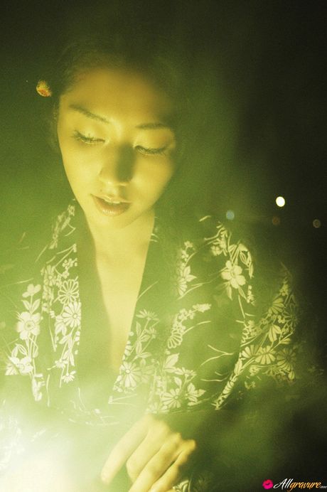 Asian beauty Momoko Tani removes her bikini before a finger fuck